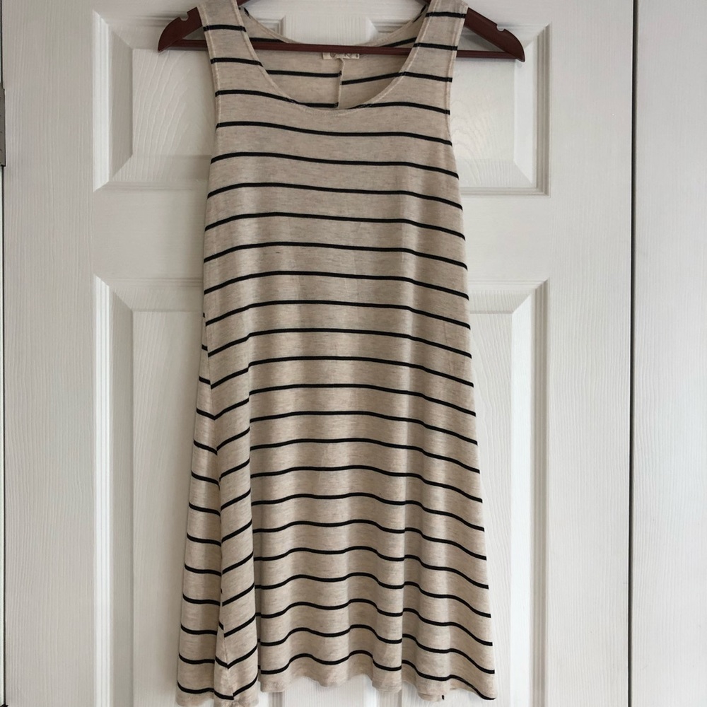 Olivia Rae. Tan & Black Light weight dress. Size M